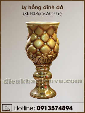 Ly hồng đính đá